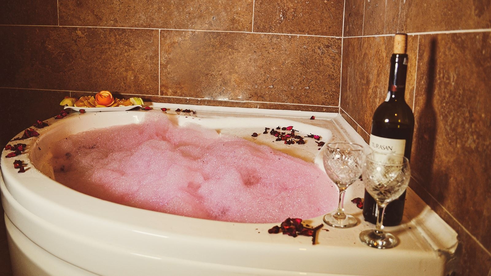 rooms-cave-jacuzzi-room