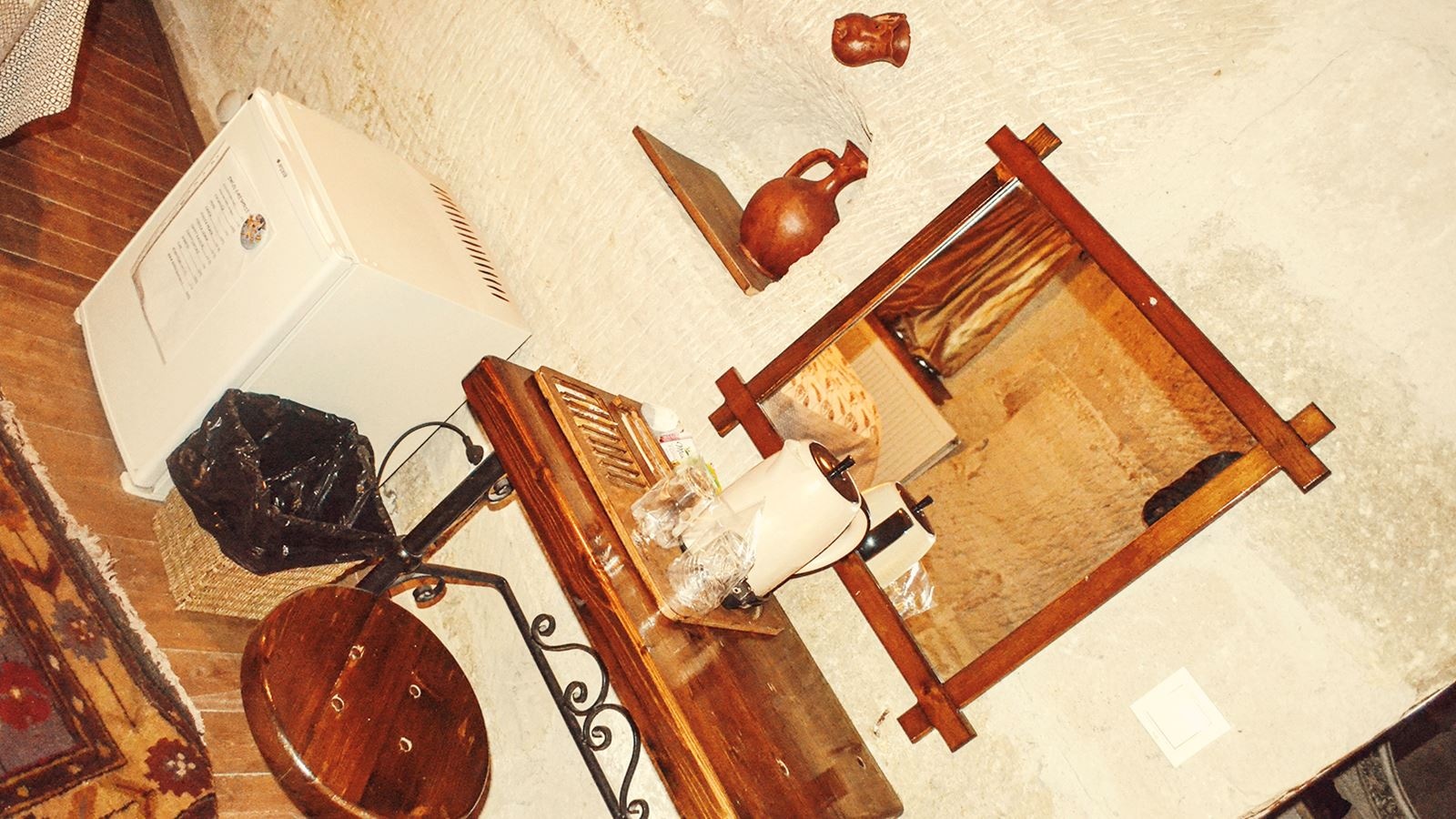 rooms-cave-jacuzzi-room