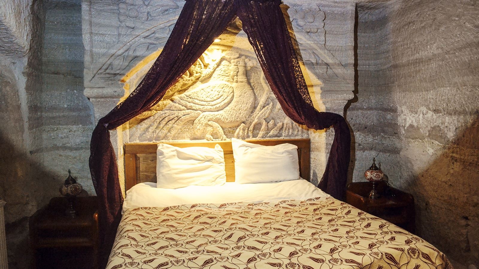 rooms-cave-jacuzzi-room