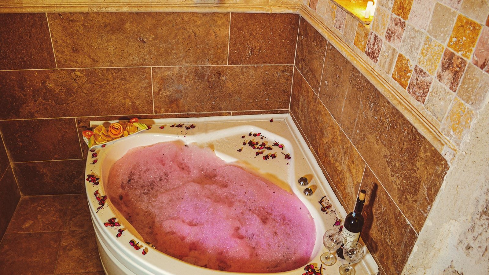 rooms-cave-jacuzzi-room