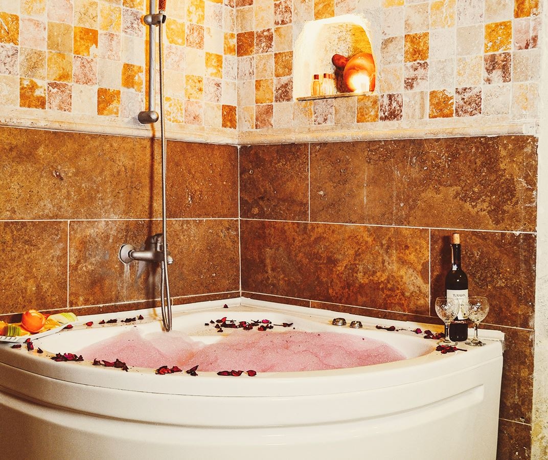 rooms-cave-jacuzzi-room