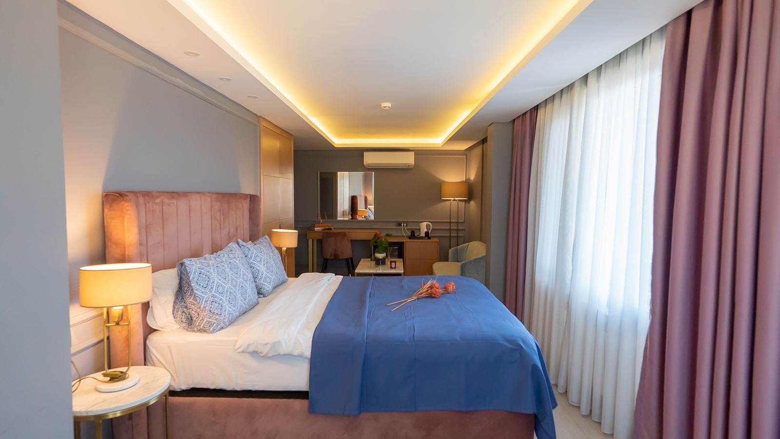 rooms-deluxe-room-with-balcony