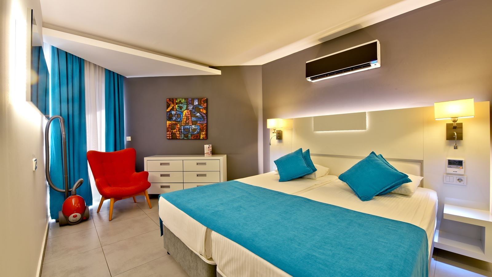 rooms-suit-family-room-with-2-bedroom