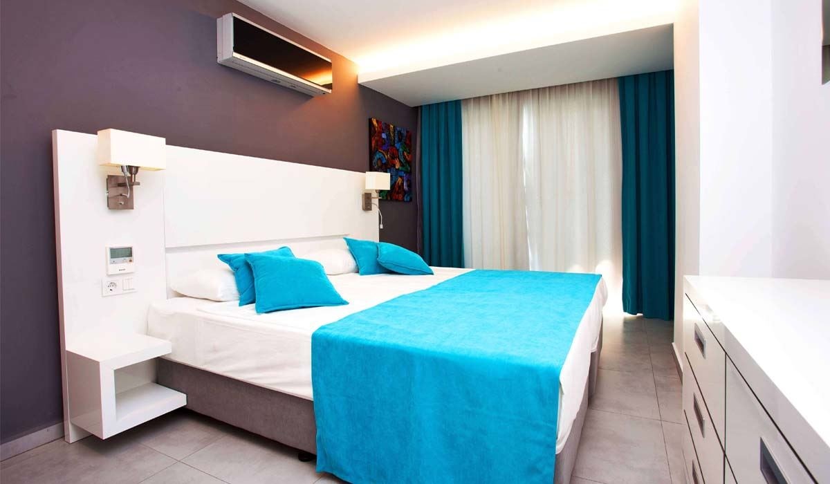 rooms-suit-family-room-with-2-bedroom