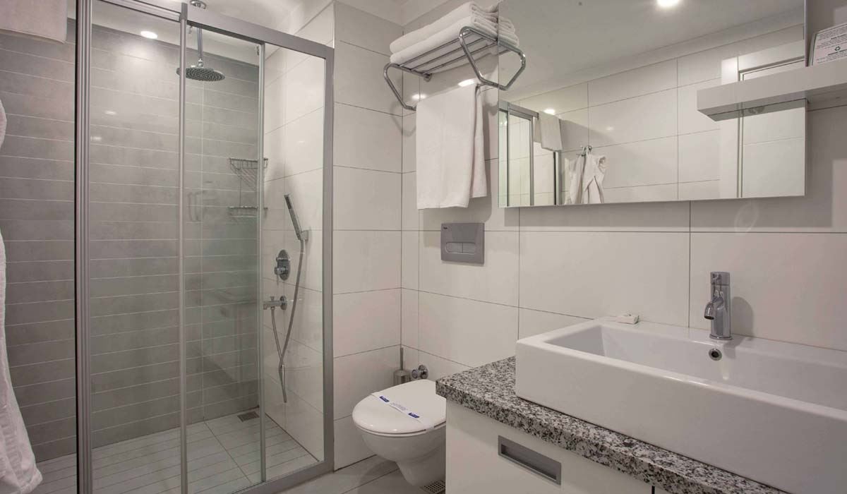 rooms-suit-family-room-with-2-bedroom