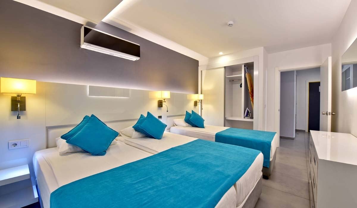 rooms-suit-family-room-with-2-bedroom