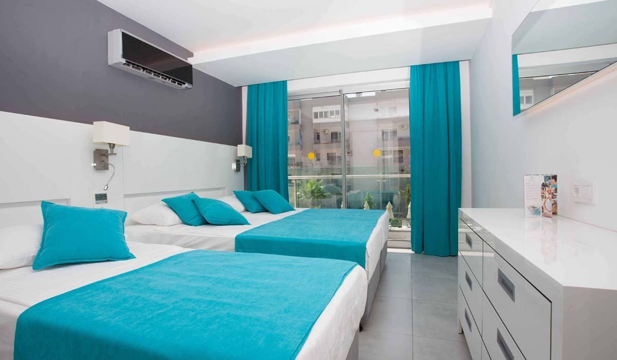 rooms-suit-family-room-with-2-bedroom