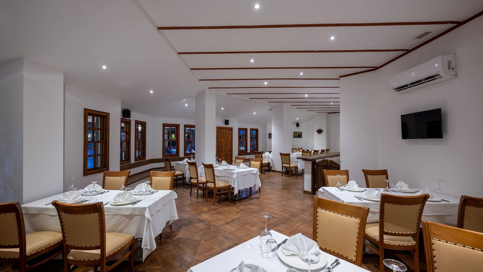 restaurants-sini-aegean-pub-rest