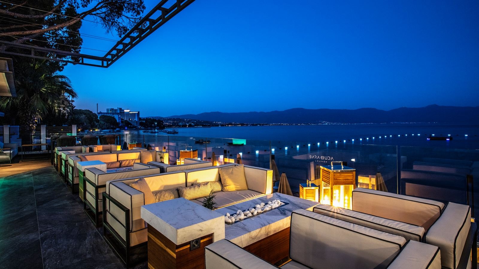 bars-lucky-lounge-cigar-bar