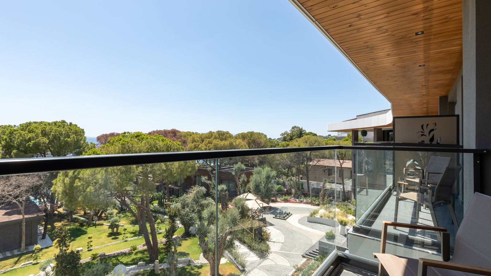 rooms-comfort-room-seaview-balcony