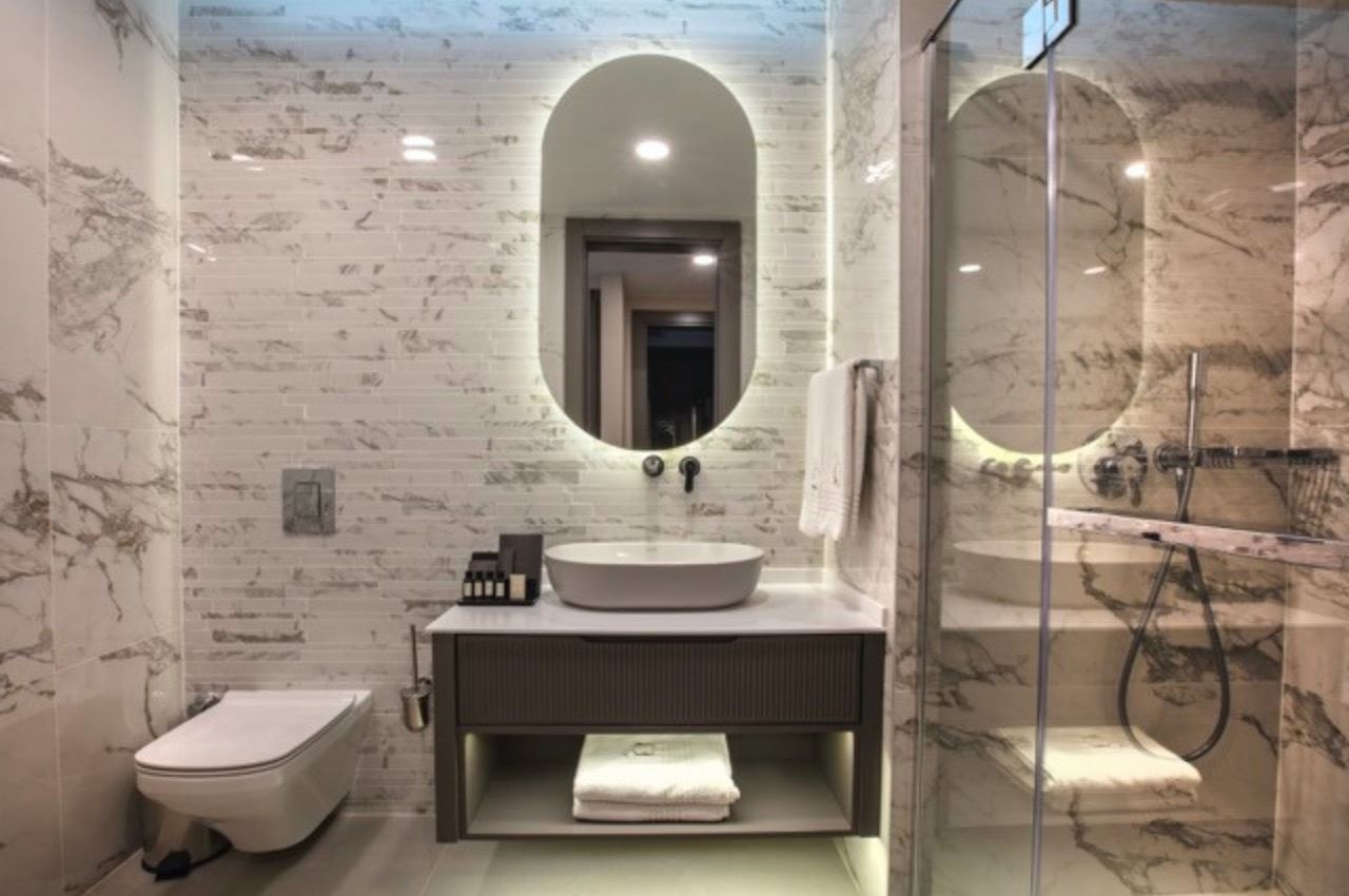 rooms-junior-suite-mainbuilding-seaview