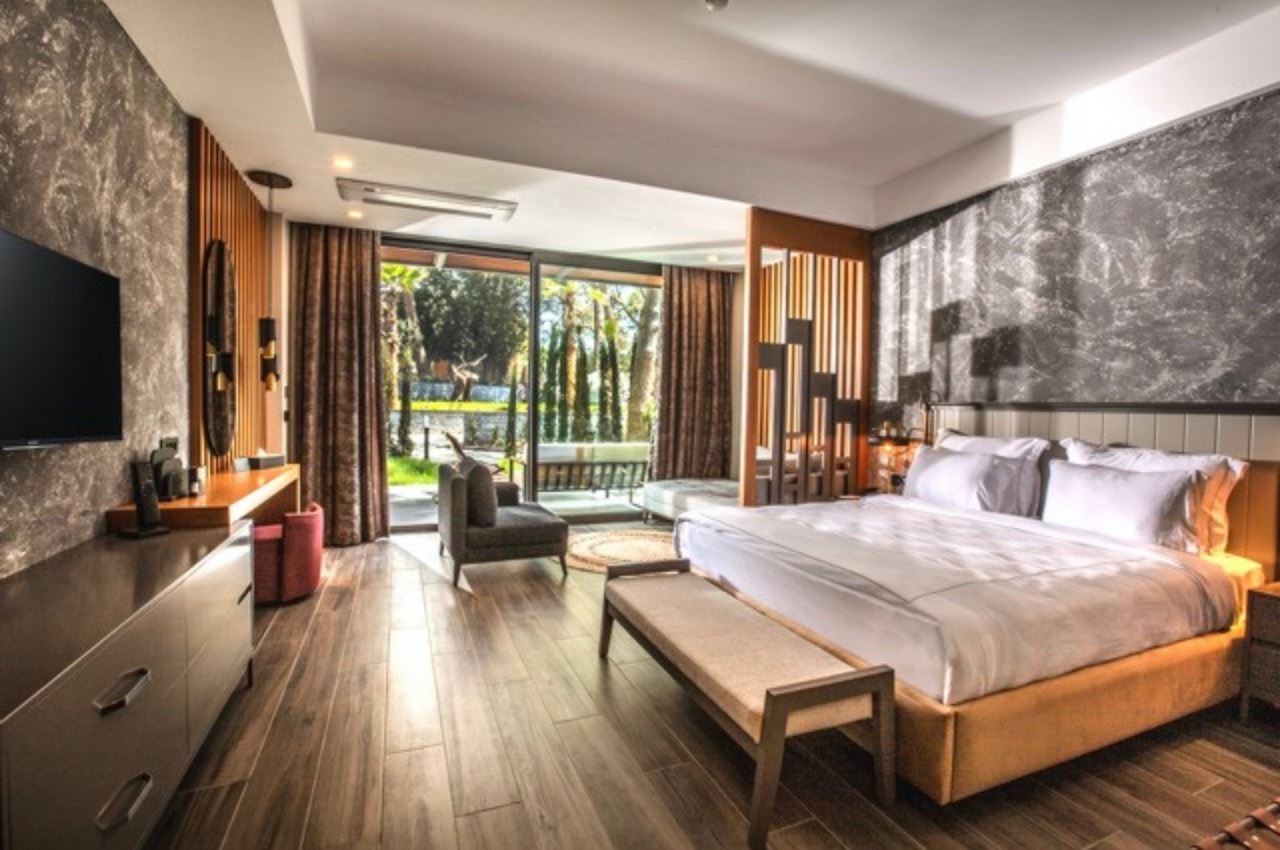 rooms-large-deluxe-room-graden-terrace