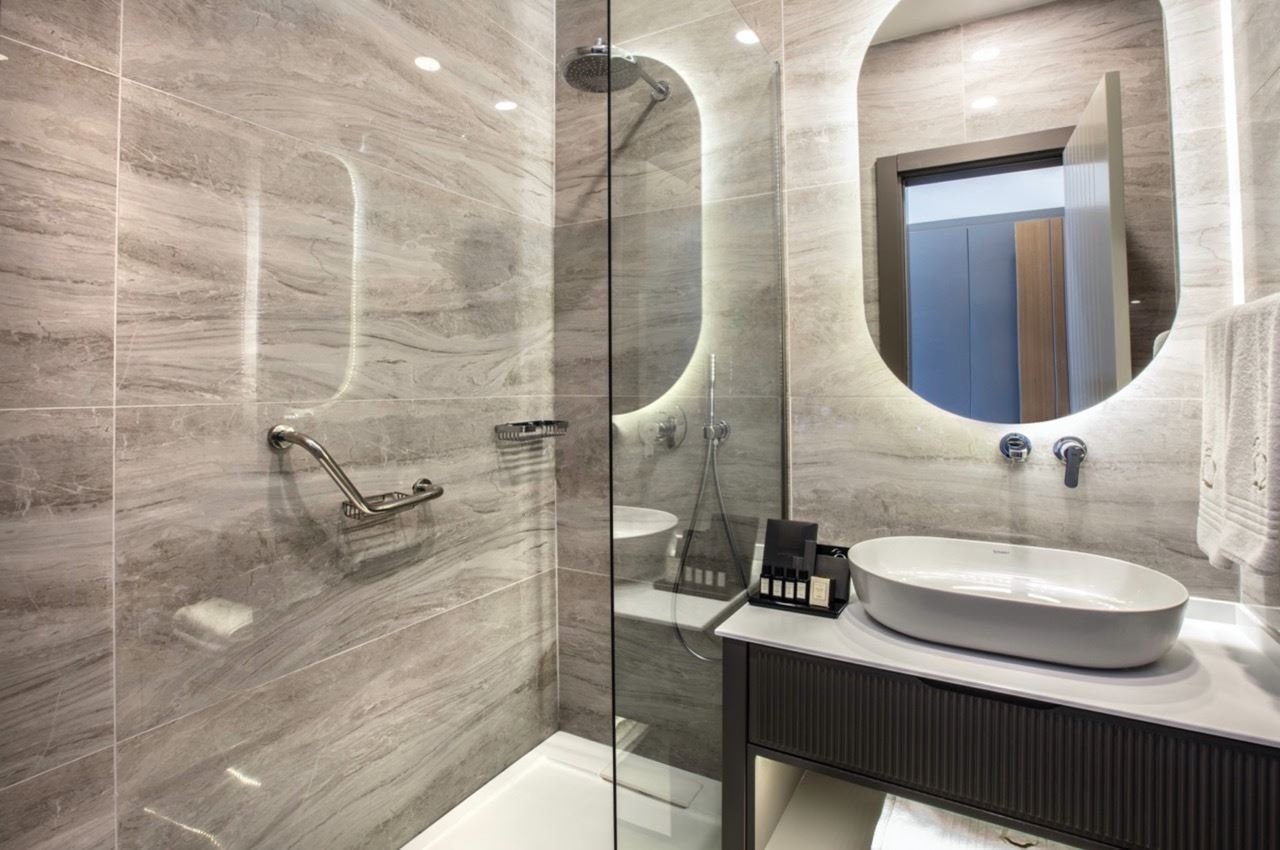 rooms-large-deluxe-room-graden-terrace