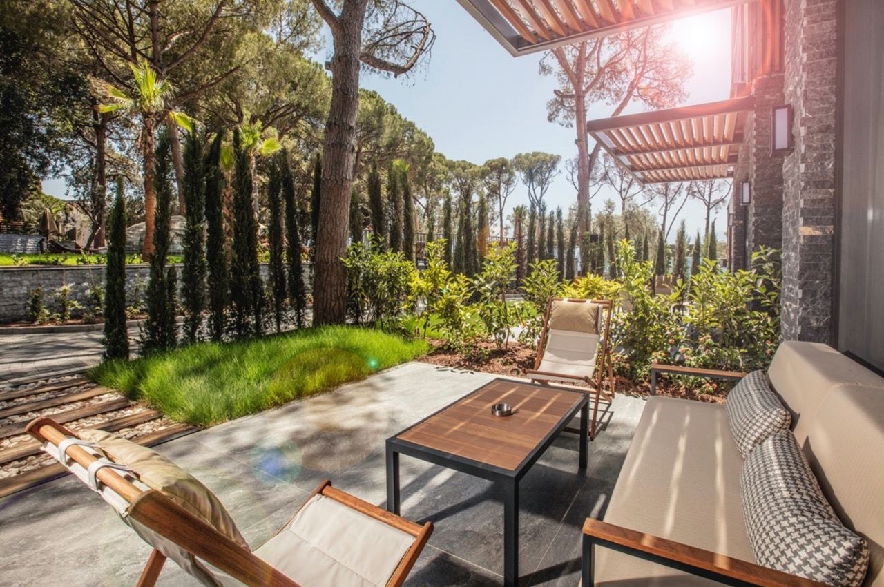 rooms-large-deluxe-room-graden-terrace