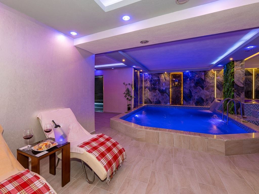 pools-indoor-pool