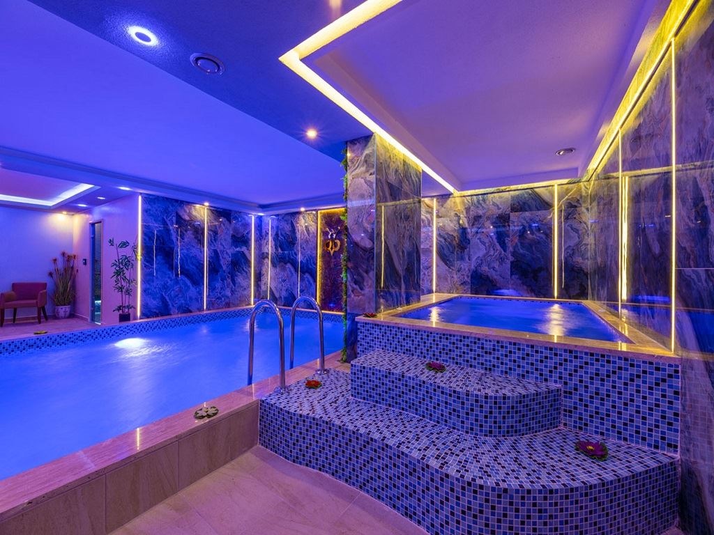 pools-indoor-pool