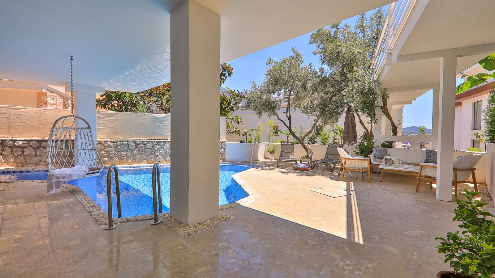 rooms-garden-pool-suite