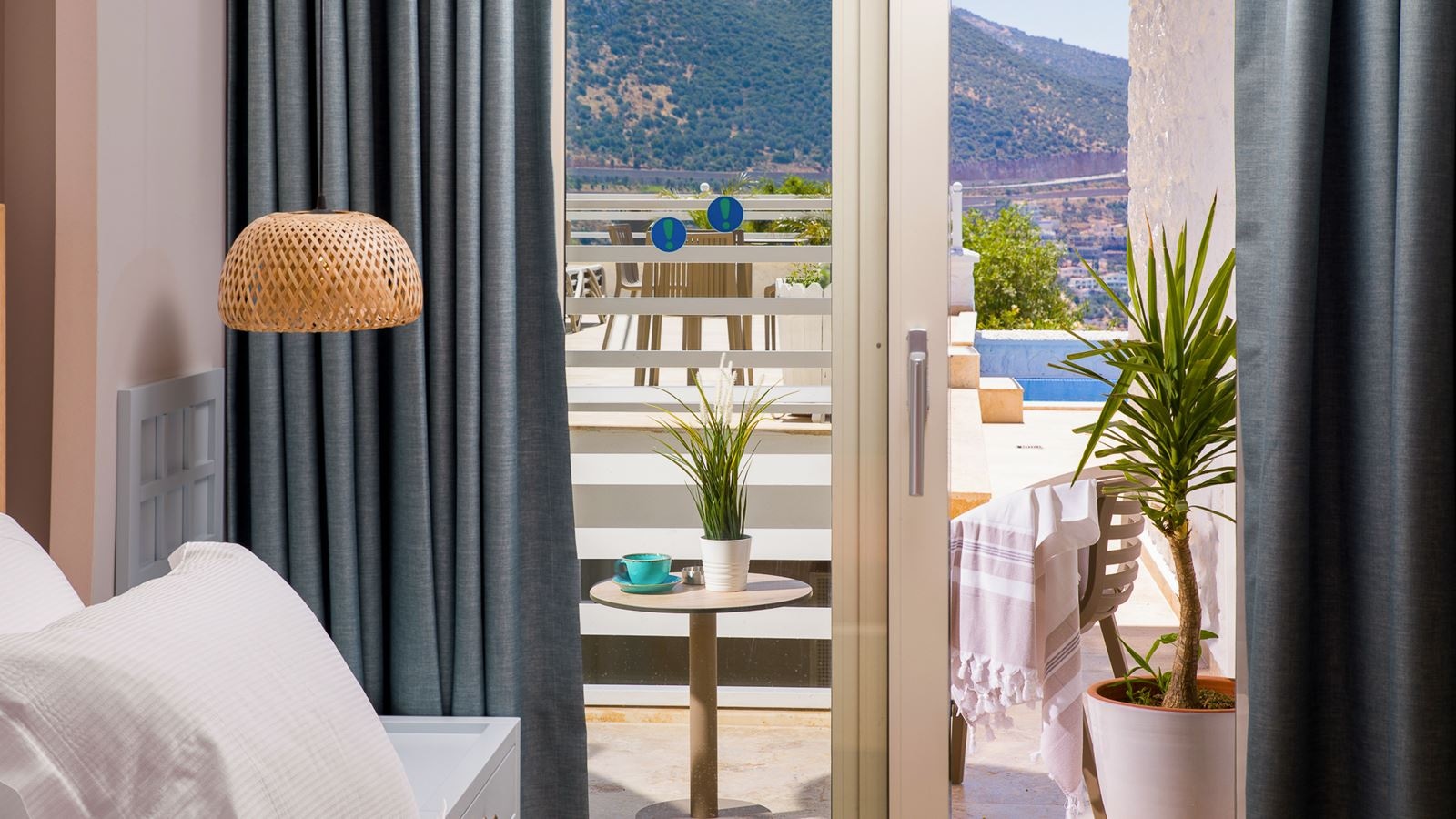 rooms-classic-partial-sea-view-room