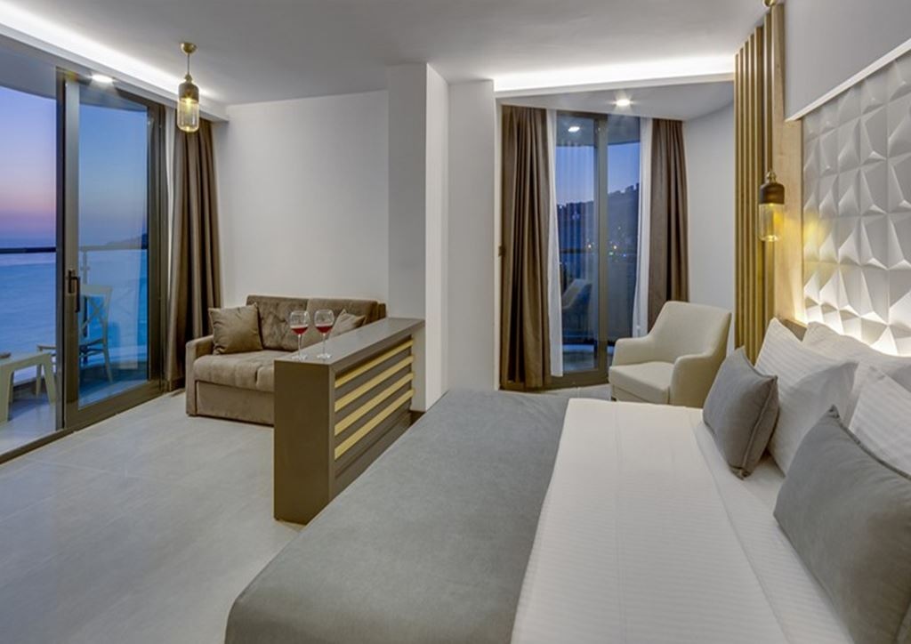 rooms-junior-suit-room