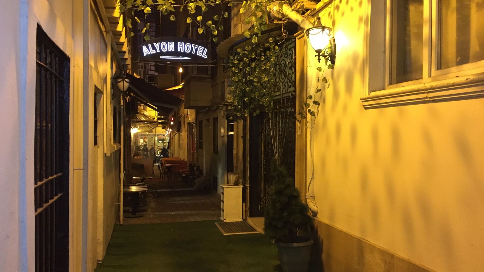 restaurants-restaurants