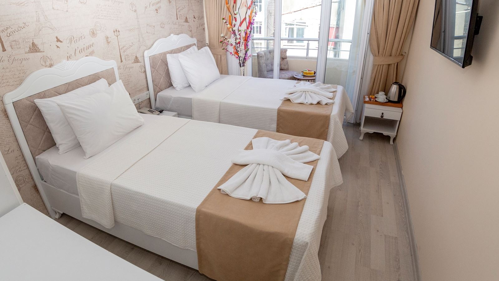 rooms-double-deluxe-with-balcony