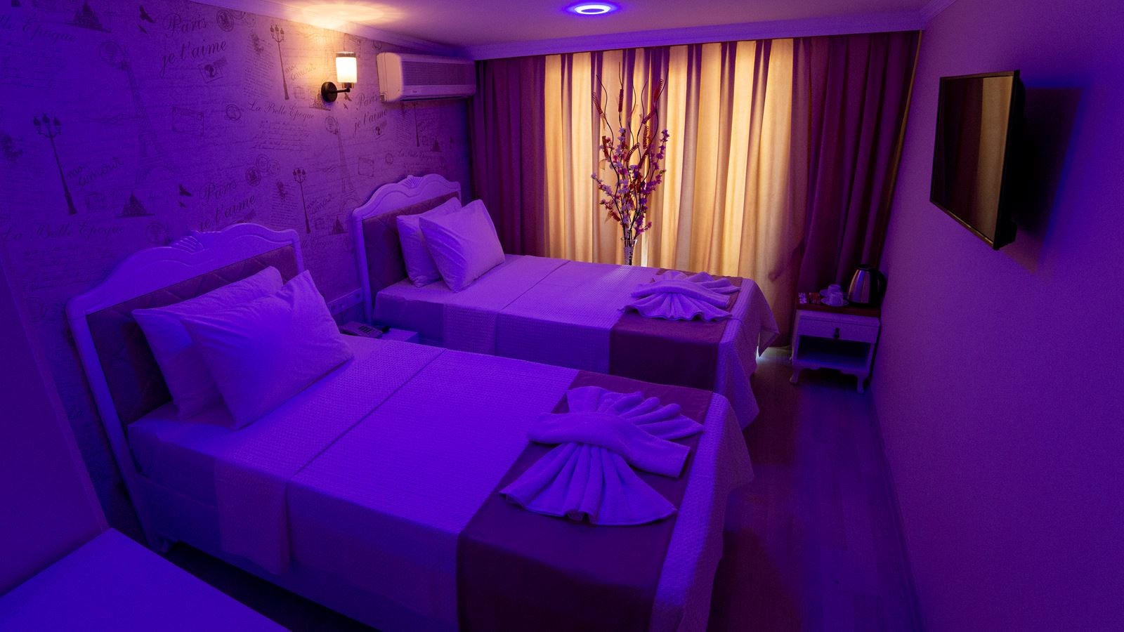 rooms-double-deluxe-with-balcony