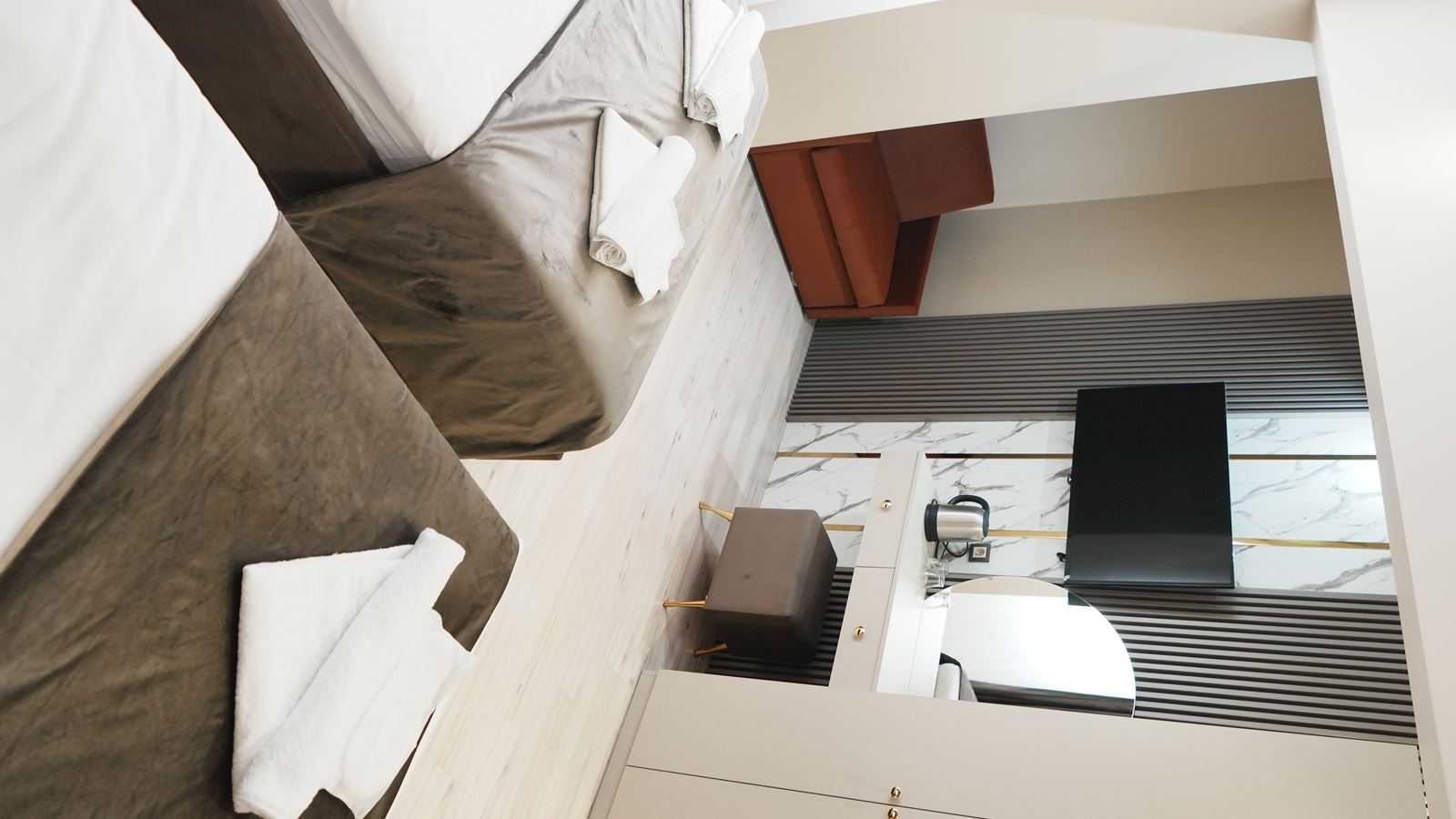 rooms-triple-two-beds