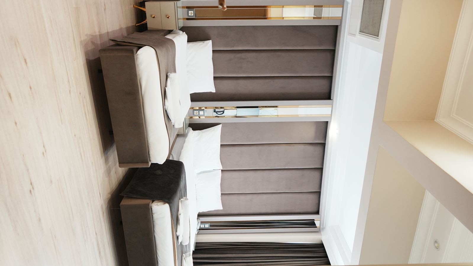 rooms-triple-two-beds