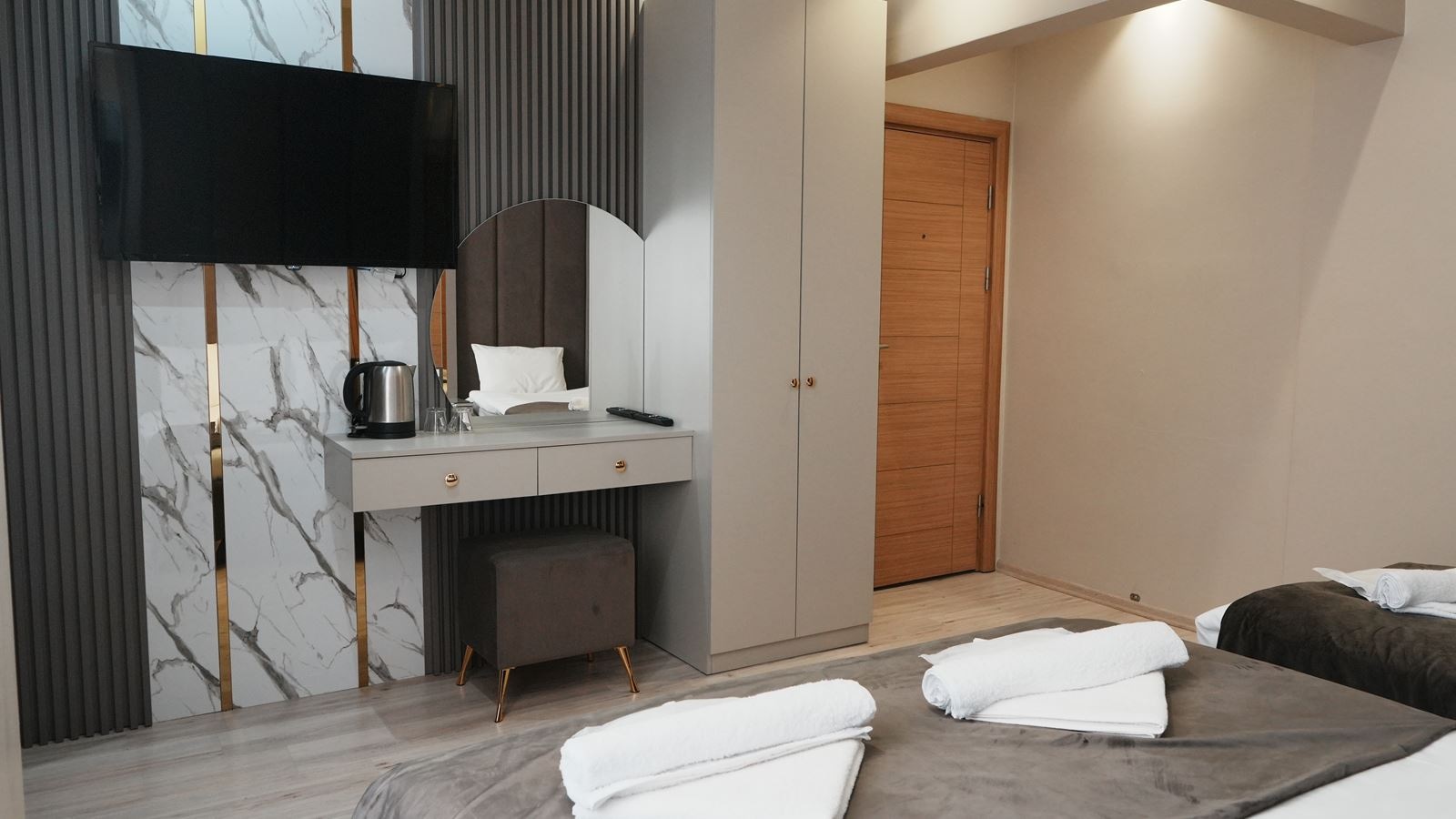 rooms-triple-two-beds