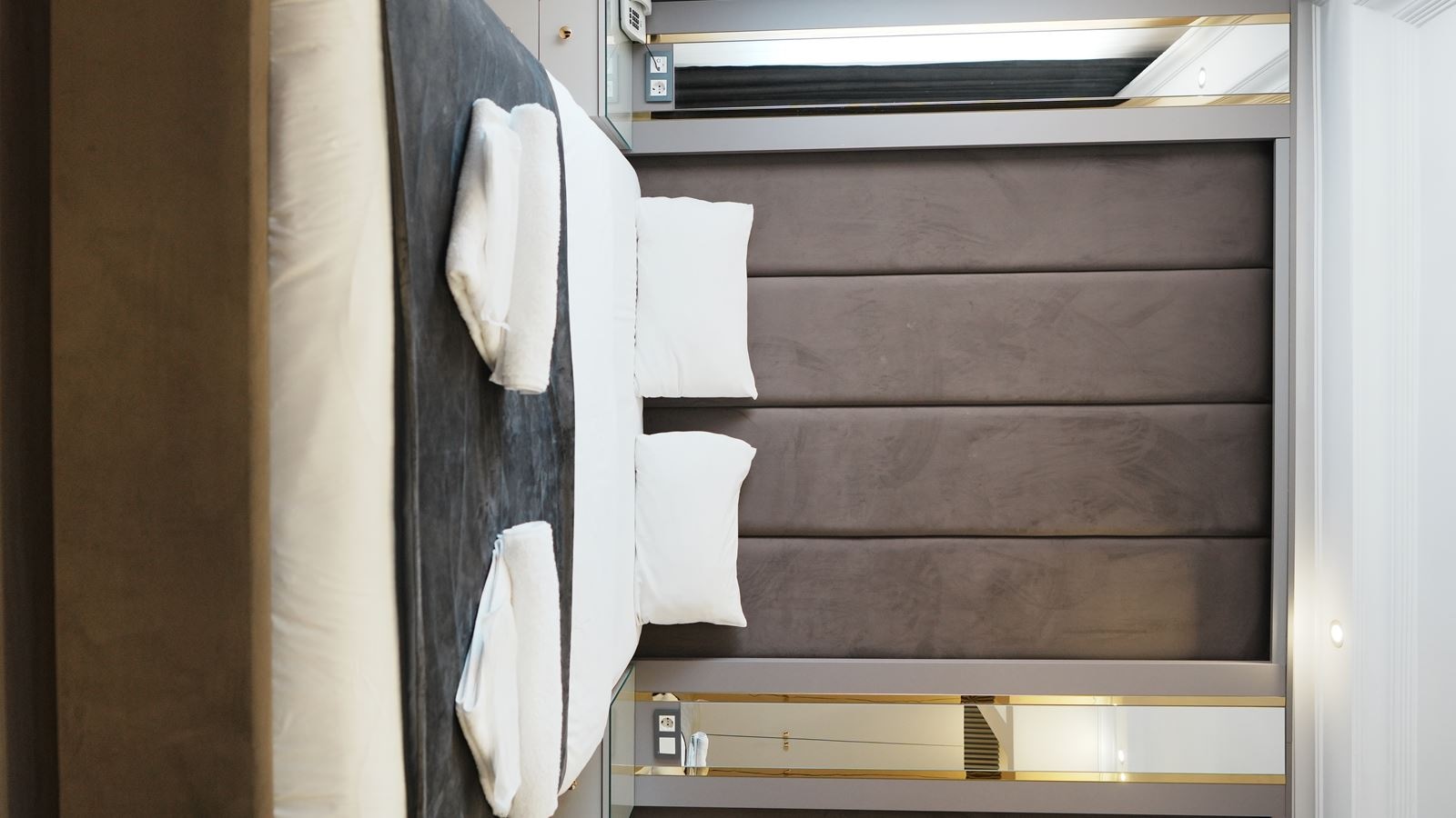 rooms-triple-two-beds