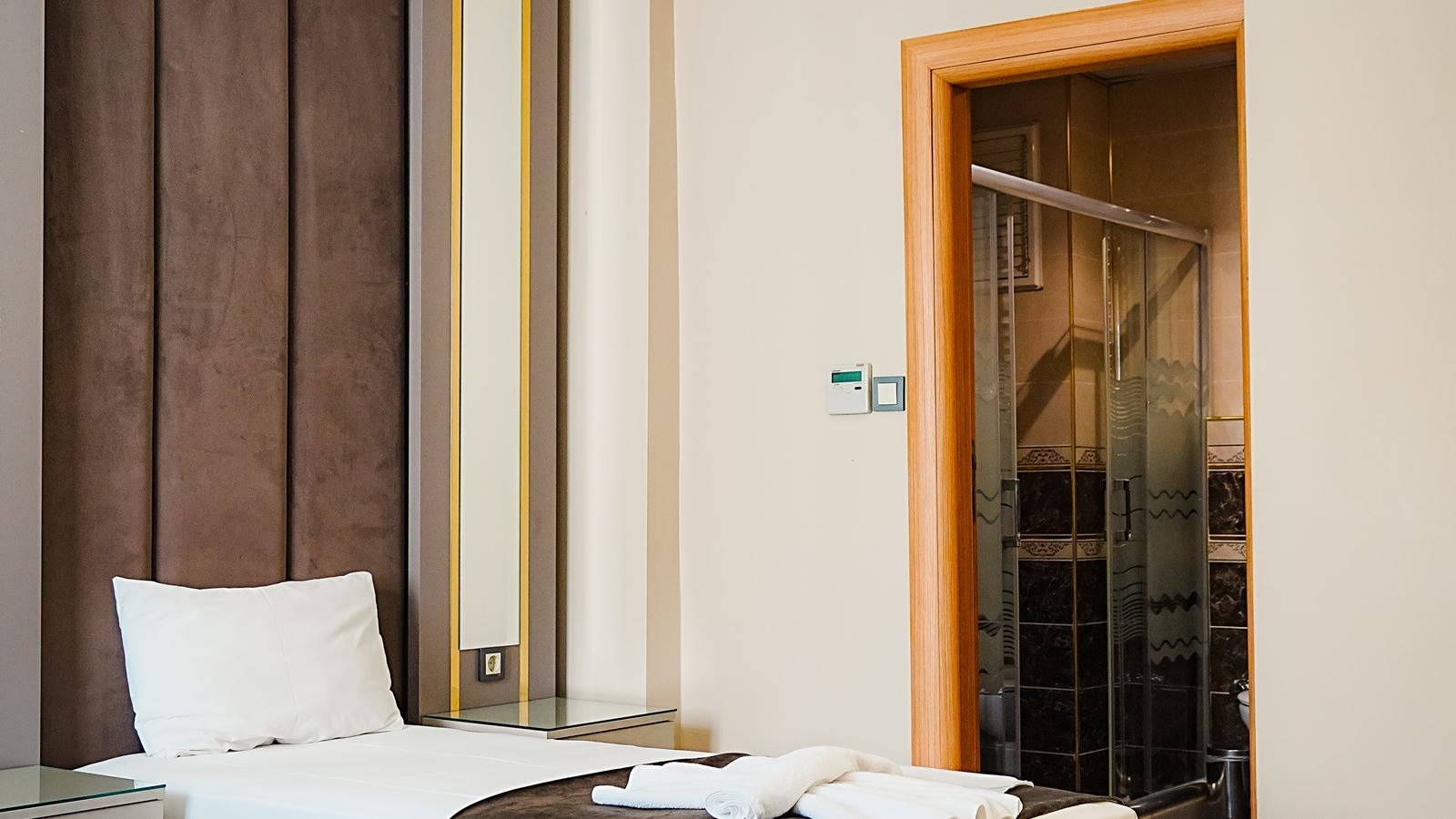 rooms-triple-two-beds