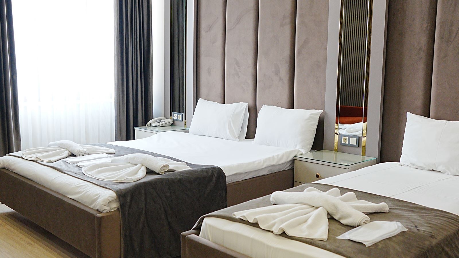 rooms-triple-two-beds