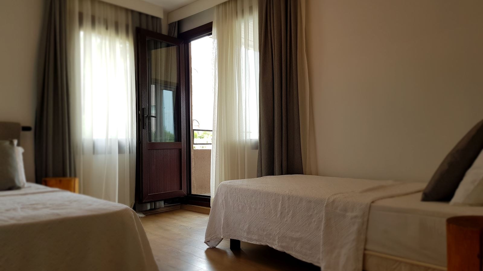 rooms-family-room-deluxe