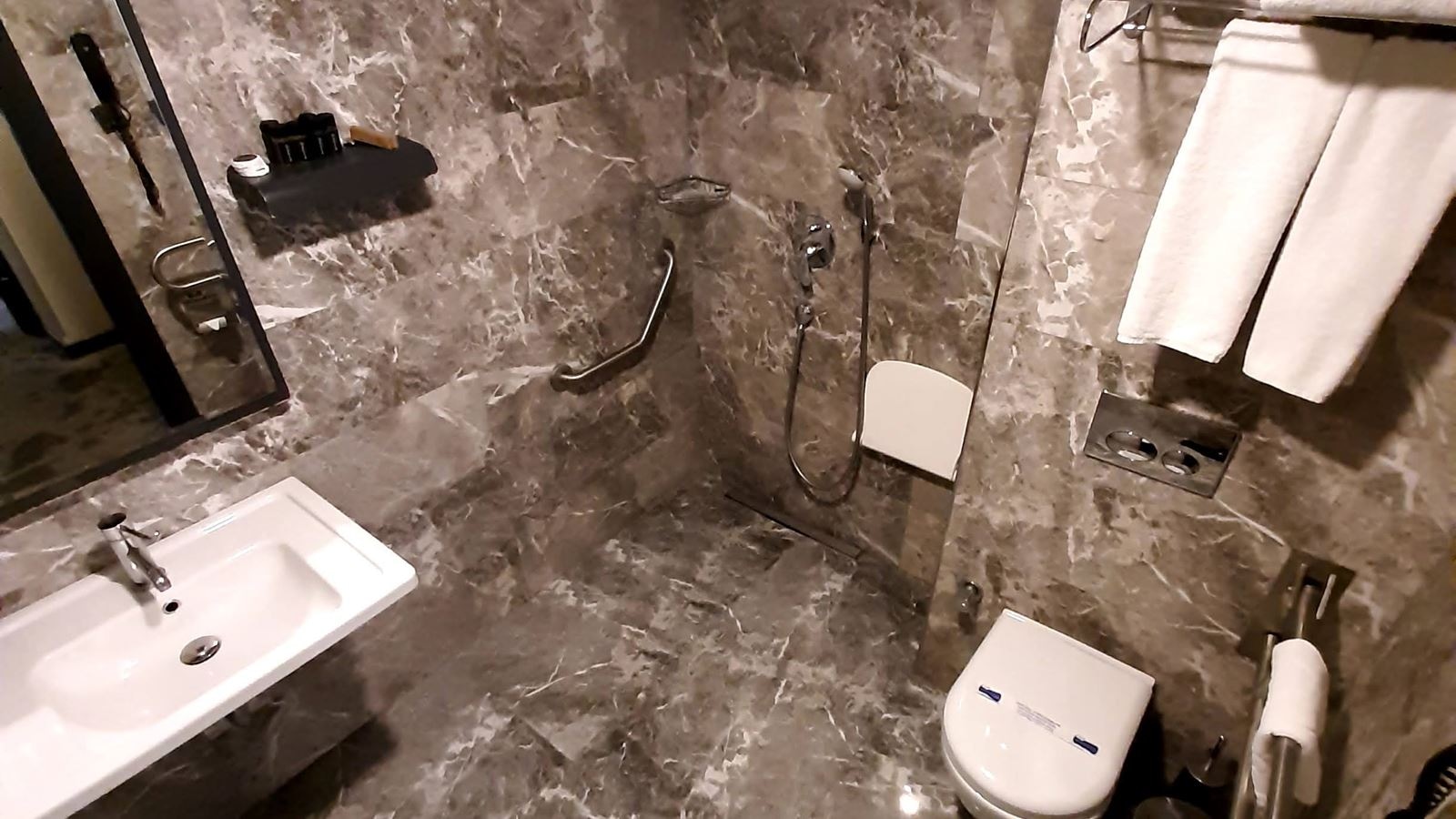 rooms-double-or-twin-standard