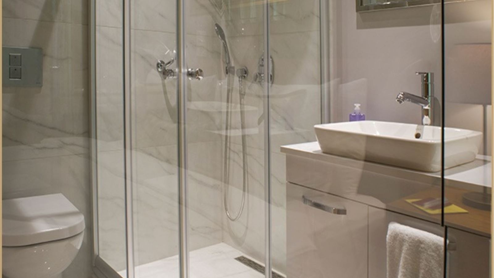 rooms-suite-two-double-beds