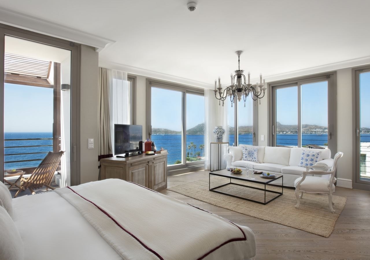 rooms-deluxe-sea-view-room