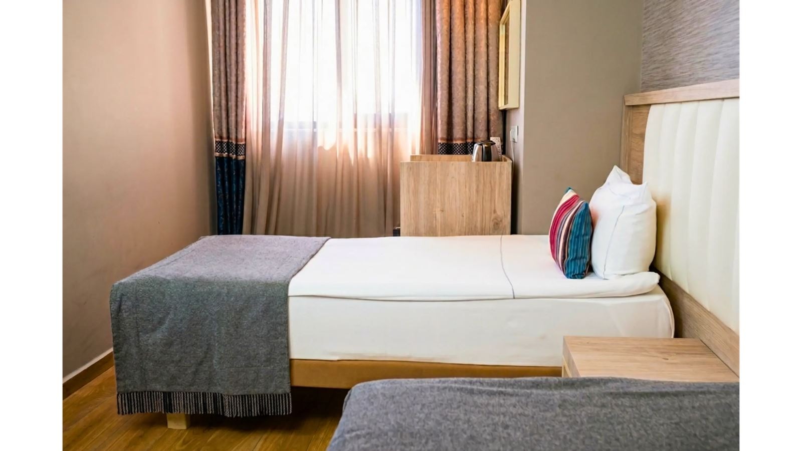 rooms-standard-room-double-or-twin-bed