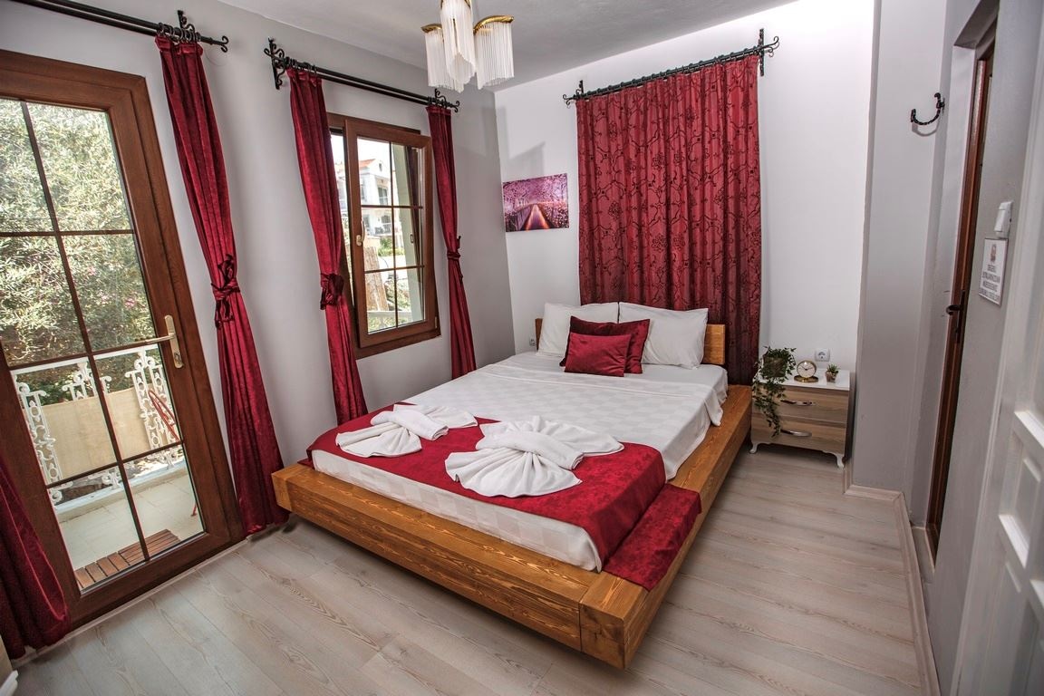 rooms-bahce-manzarali-standart-oda-balkonlu