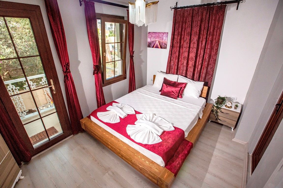 rooms-bahce-manzarali-standart-oda-balkonlu