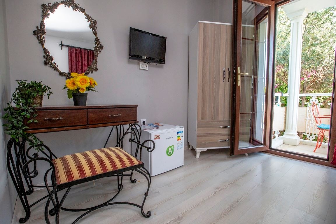rooms-bahce-manzarali-standart-oda-balkonlu