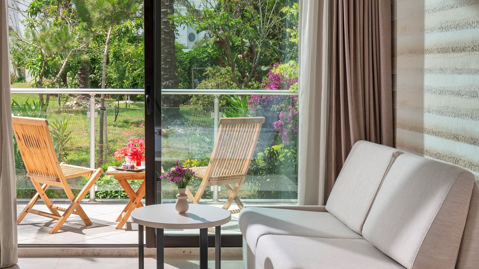 rooms-standart-room-land-view