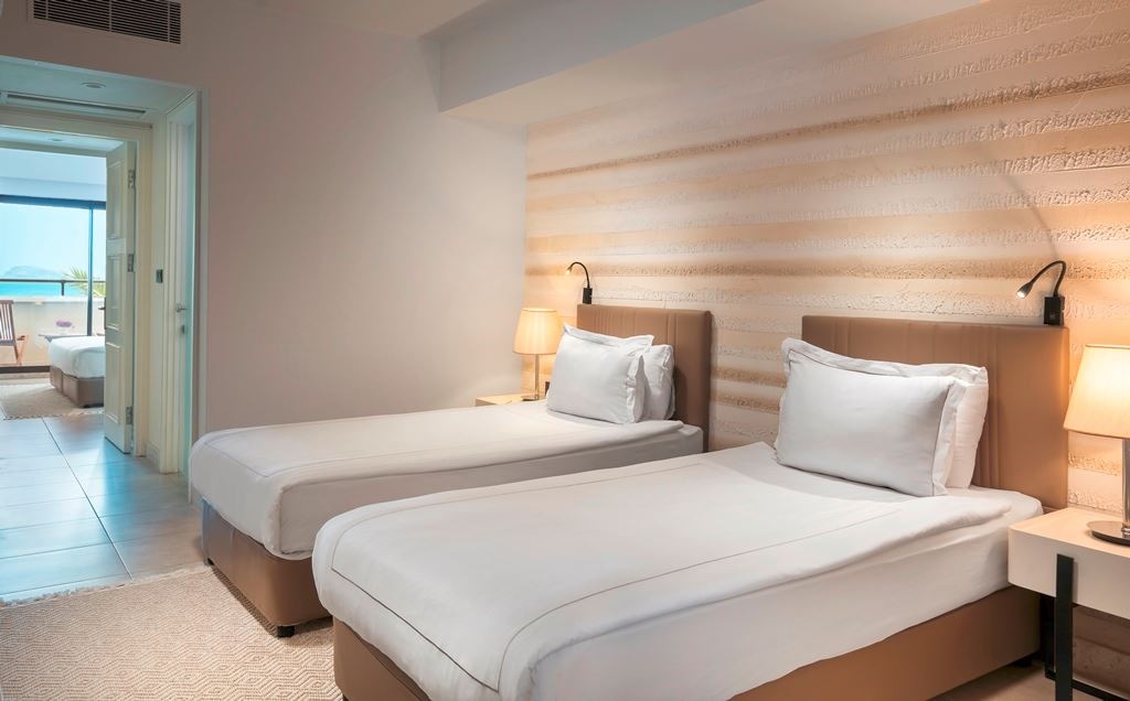 rooms-family-room-main-building