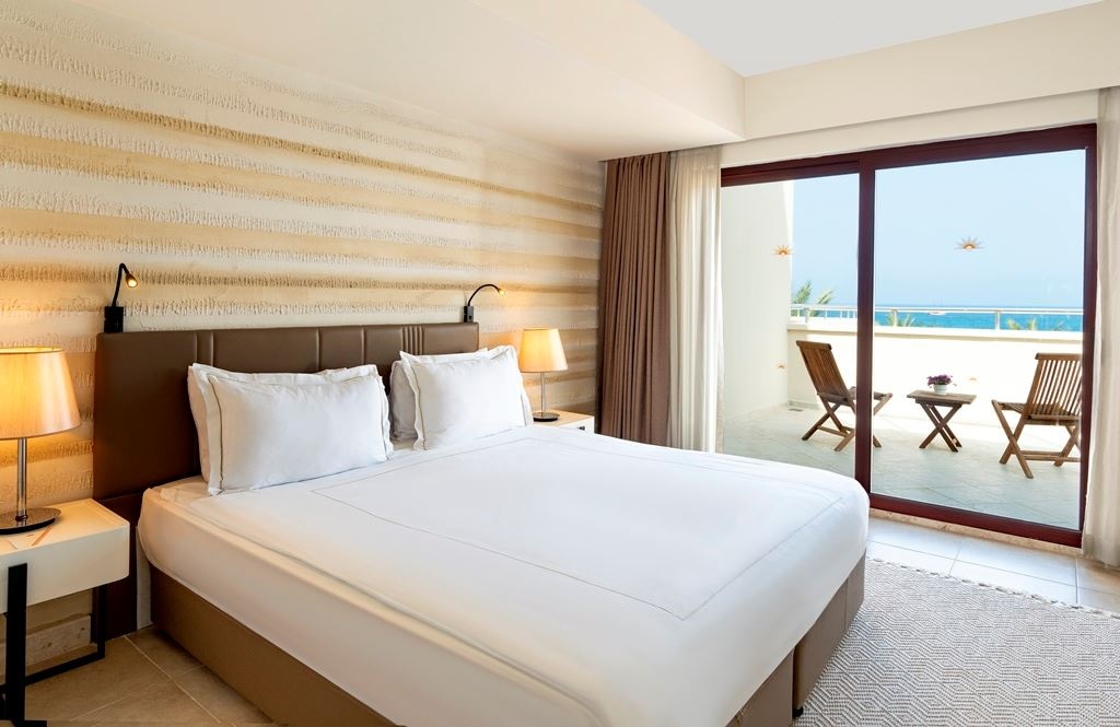 rooms-family-room-main-building