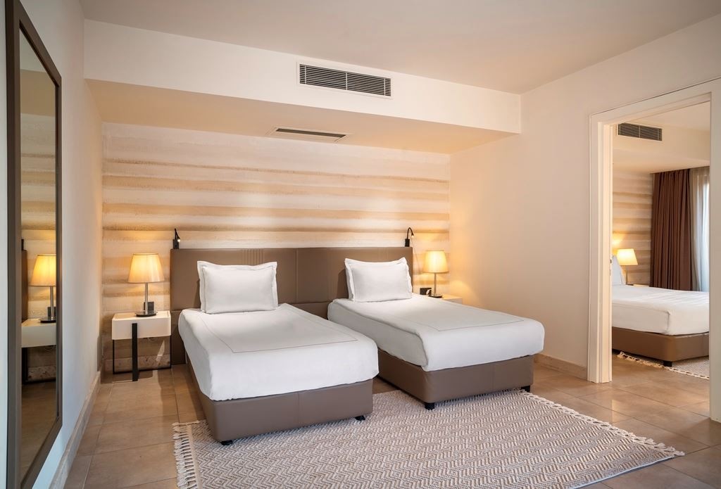 rooms-family-room-main-building