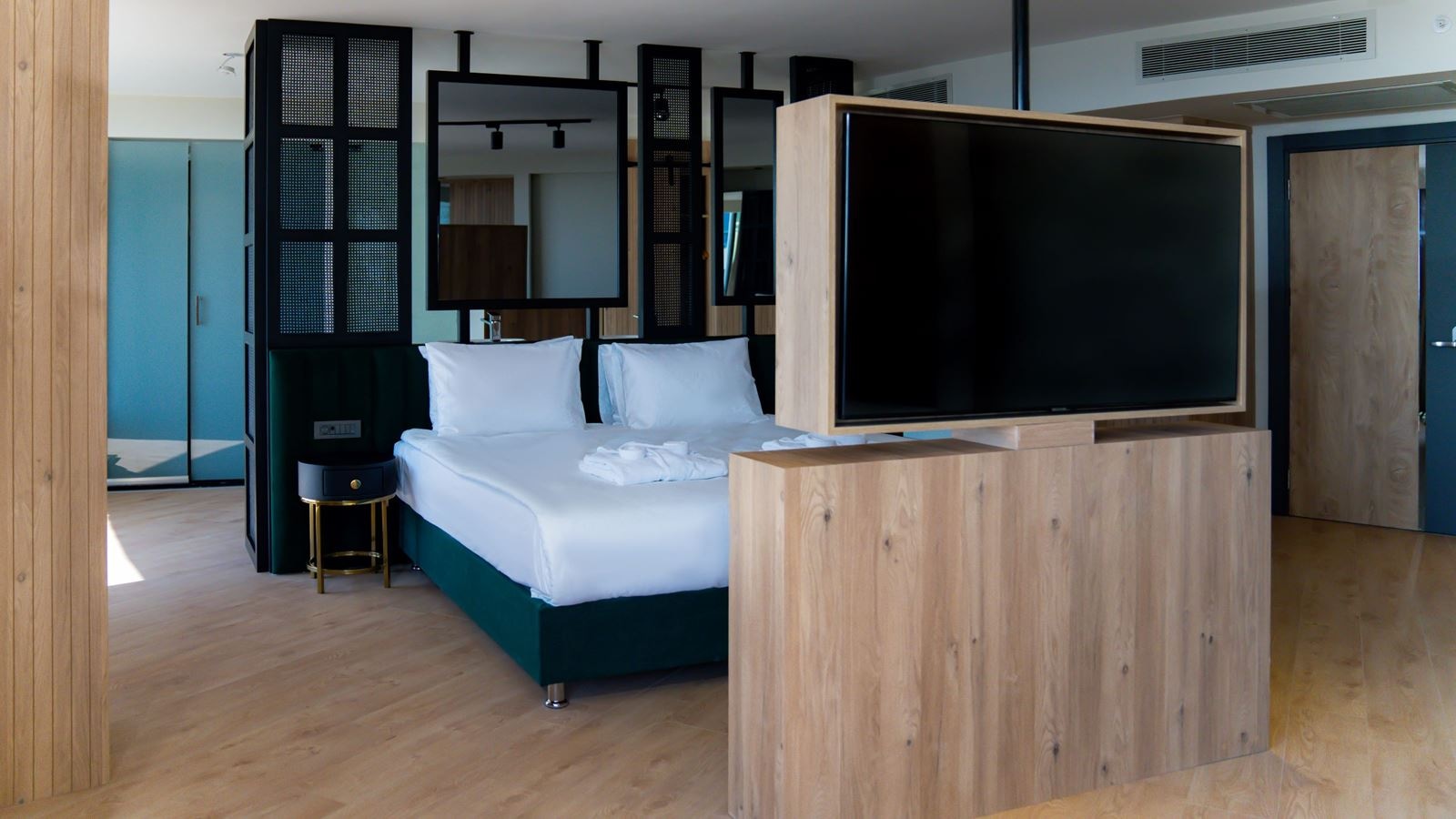 rooms-alarcha-suite-sea-view-room