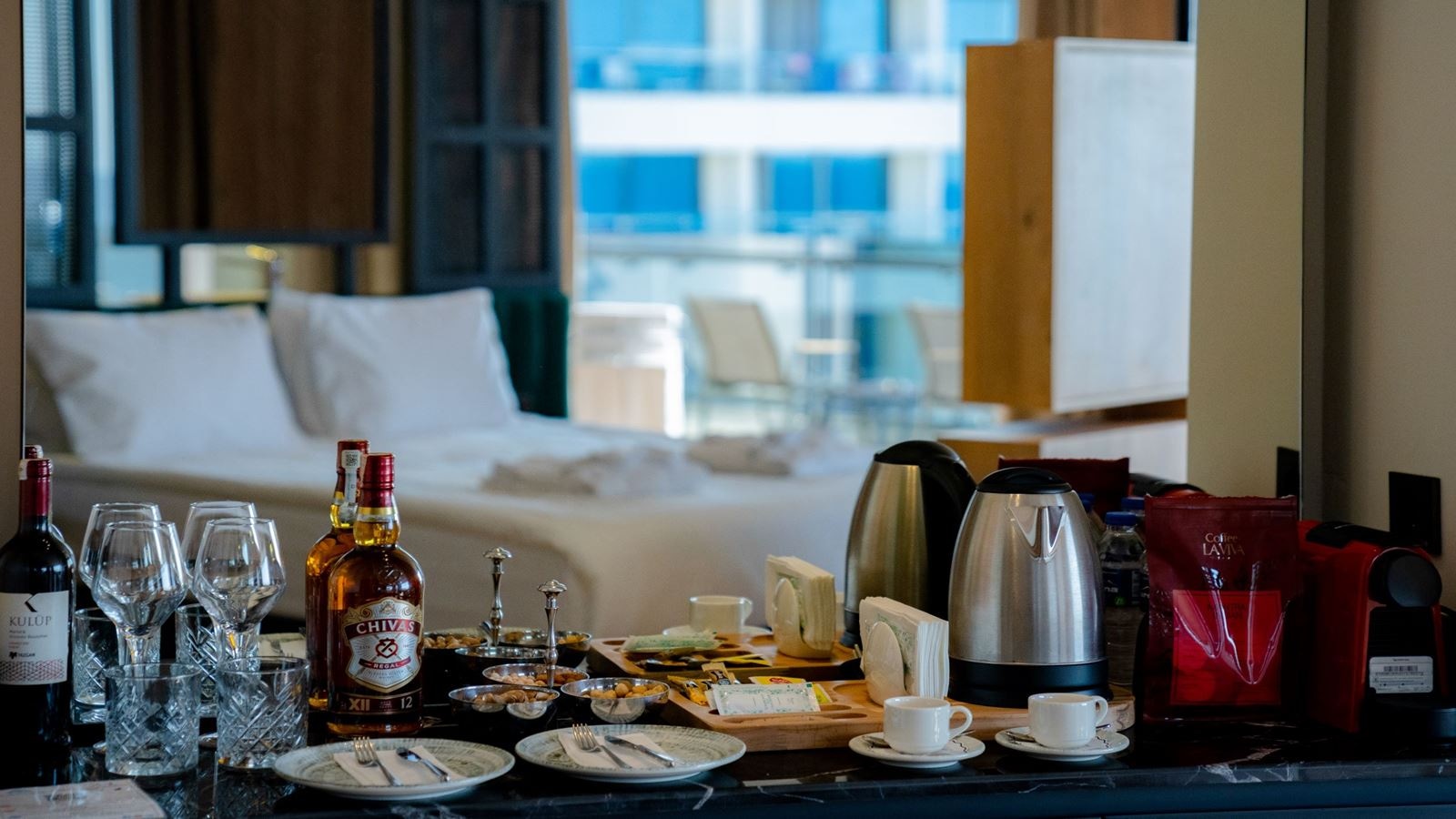 rooms-alarcha-suite-sea-view-room