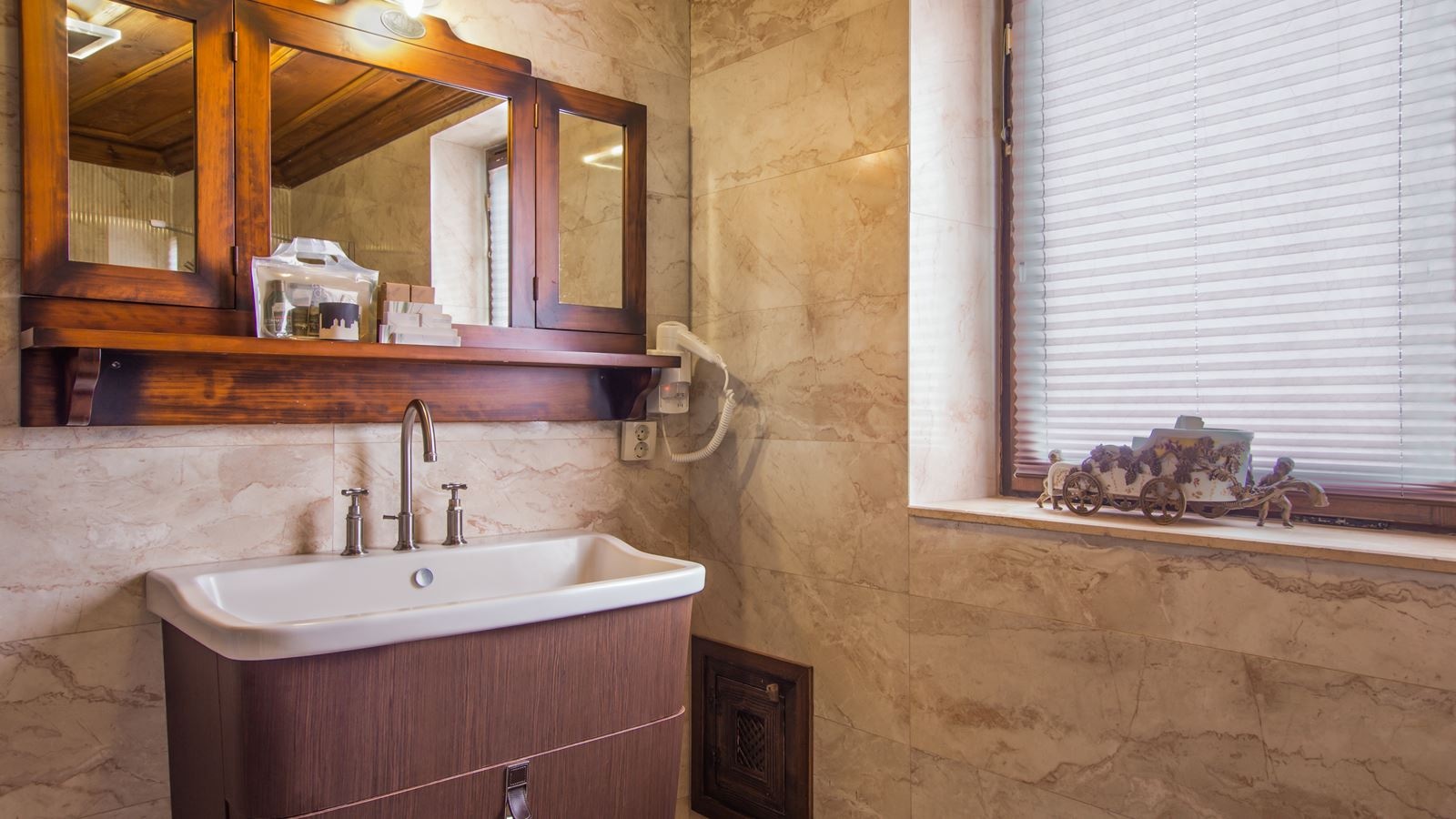 rooms-king-suite-stone