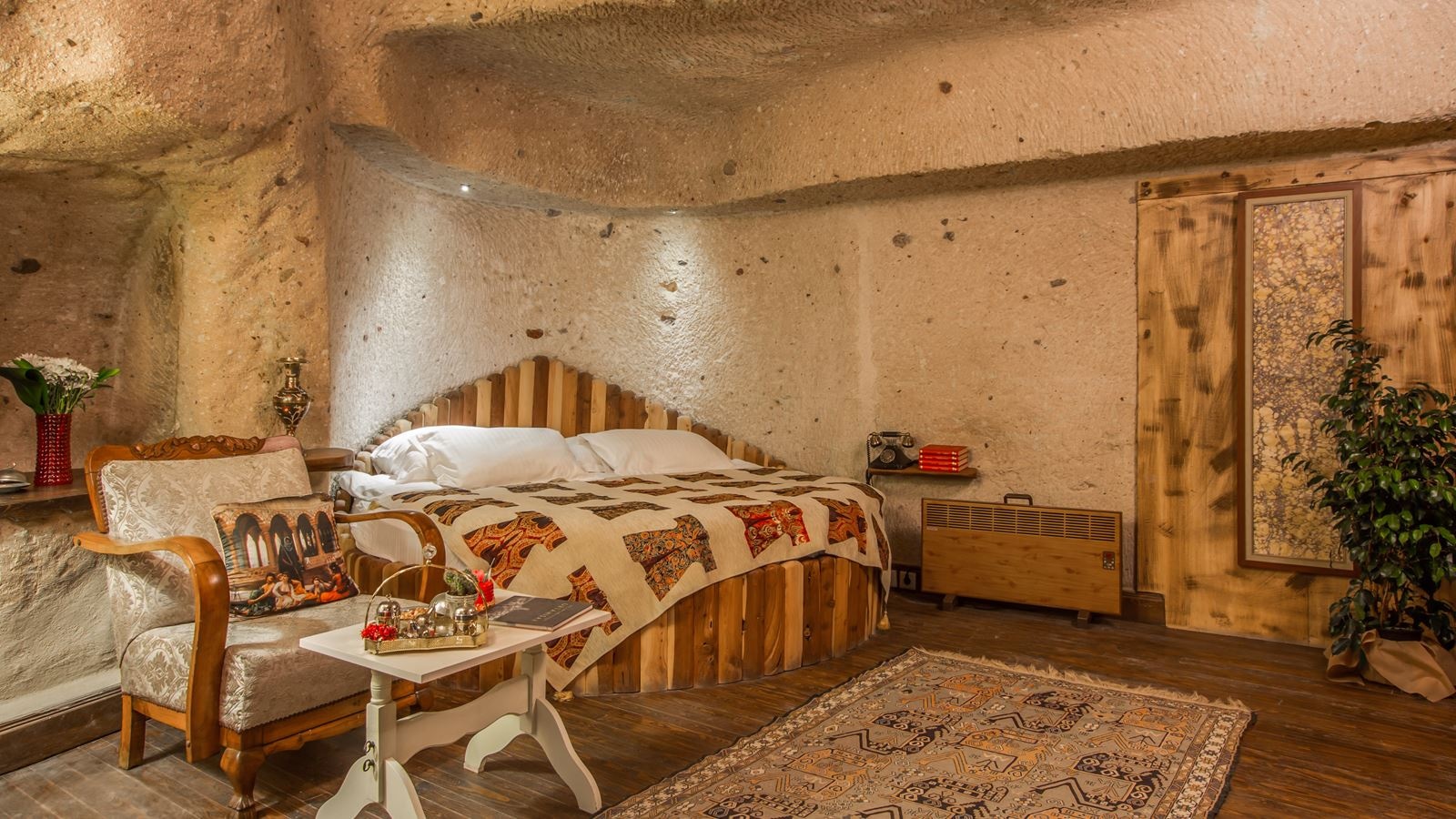 rooms-royal-cave--pool-suite