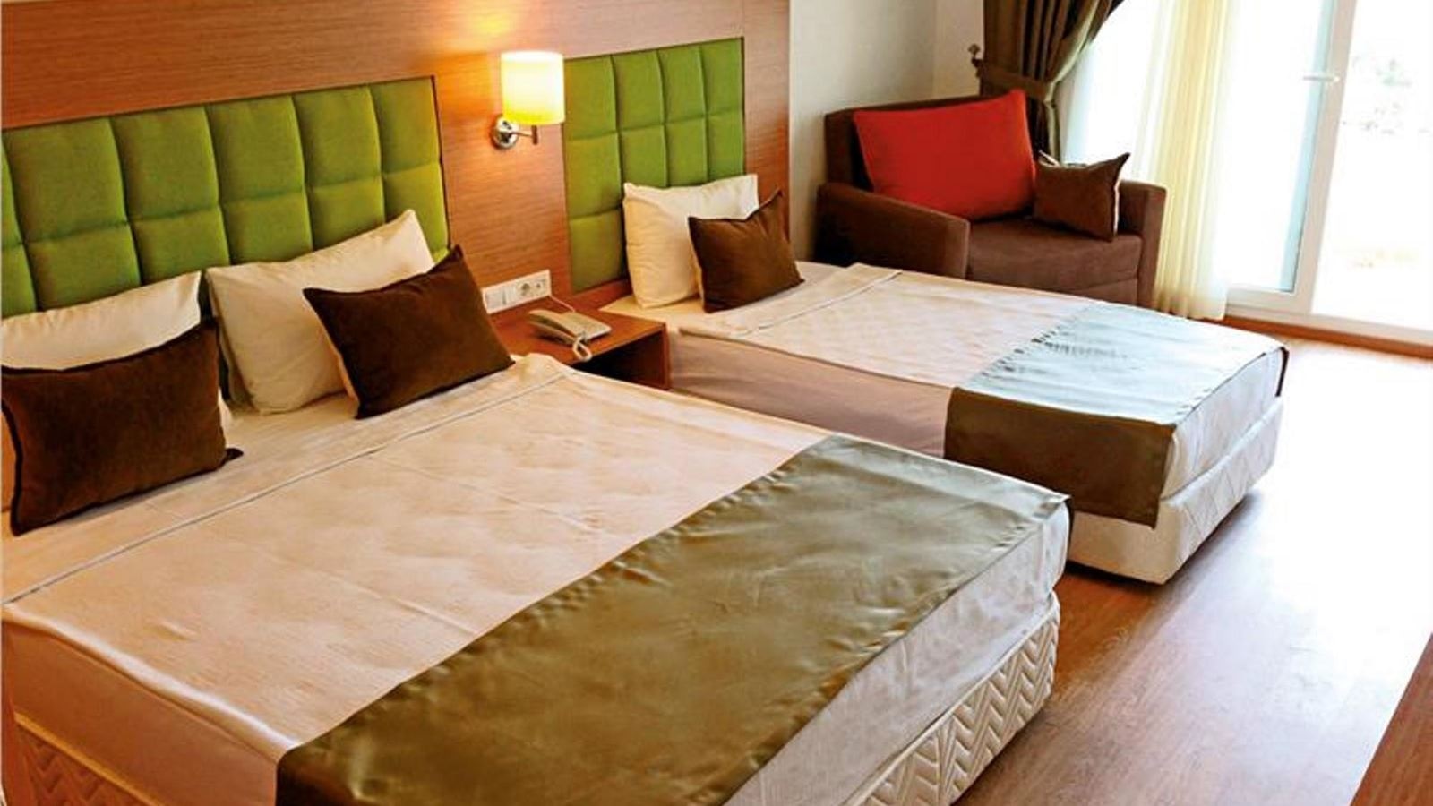 rooms-superior-room-land-view