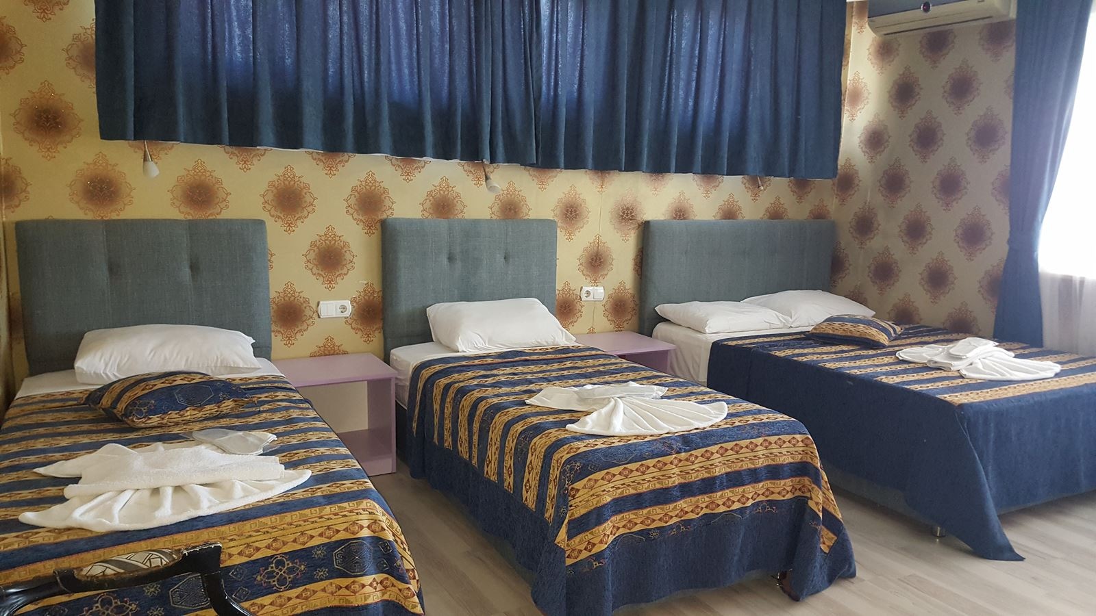 rooms-standard-family-room